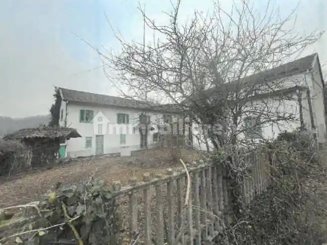Casa indipendente in vendita a Monastero Bormida