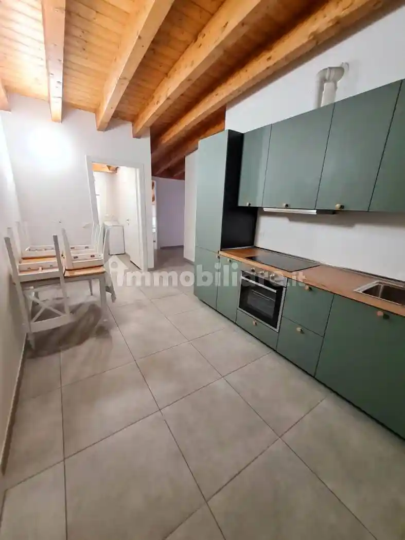 Palazzo - Edificio in affitto a Montichiari