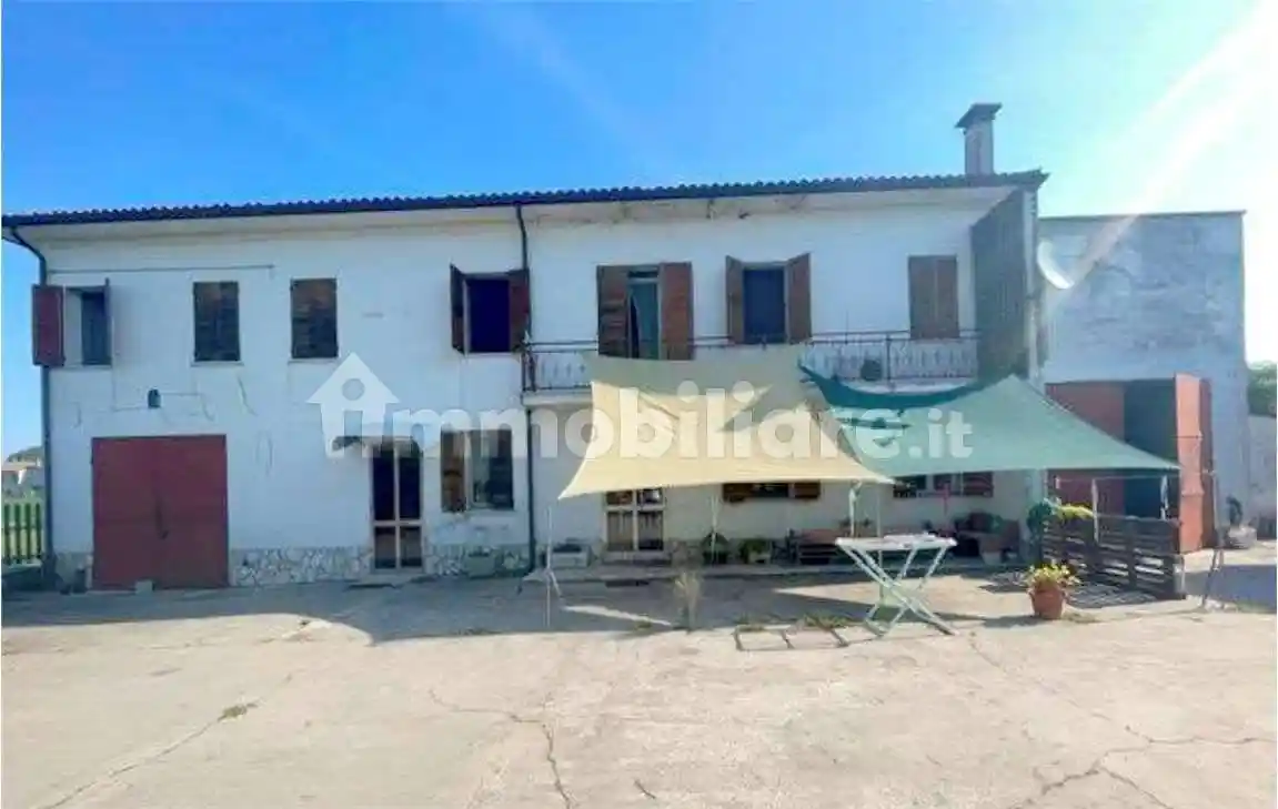 Palazzo - Stabile in vendita a Villa Bartolomea