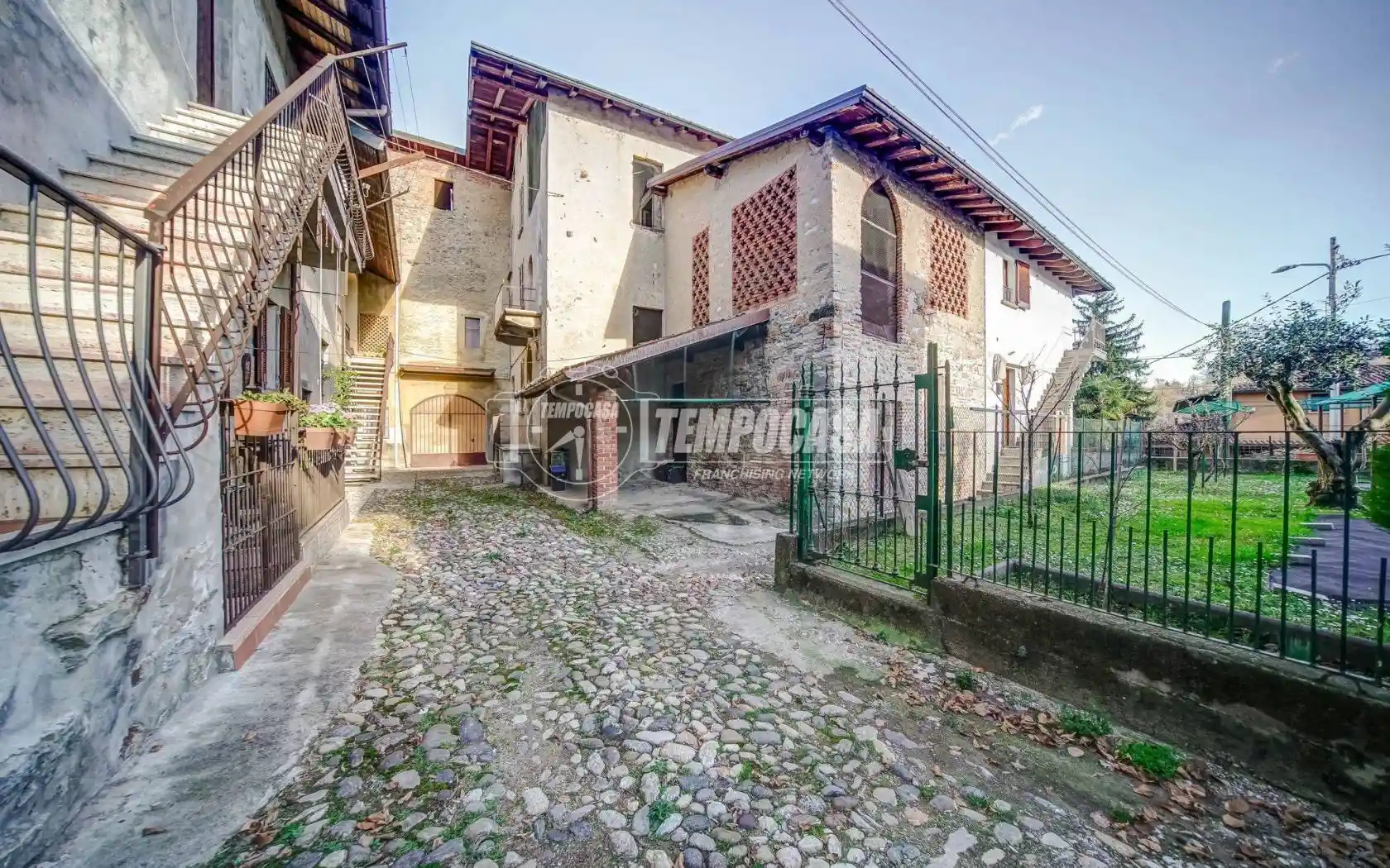 Appartamento in vendita a Azzate