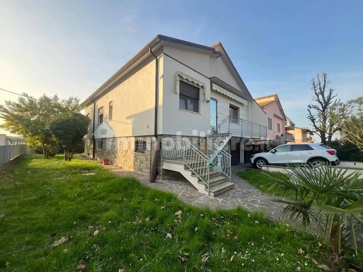 Villa in vendita a Loreo