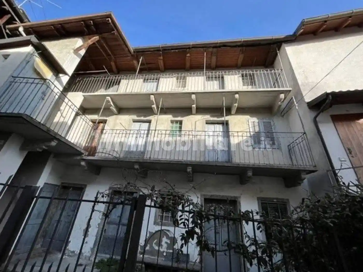 Villa in vendita a Cambiasca