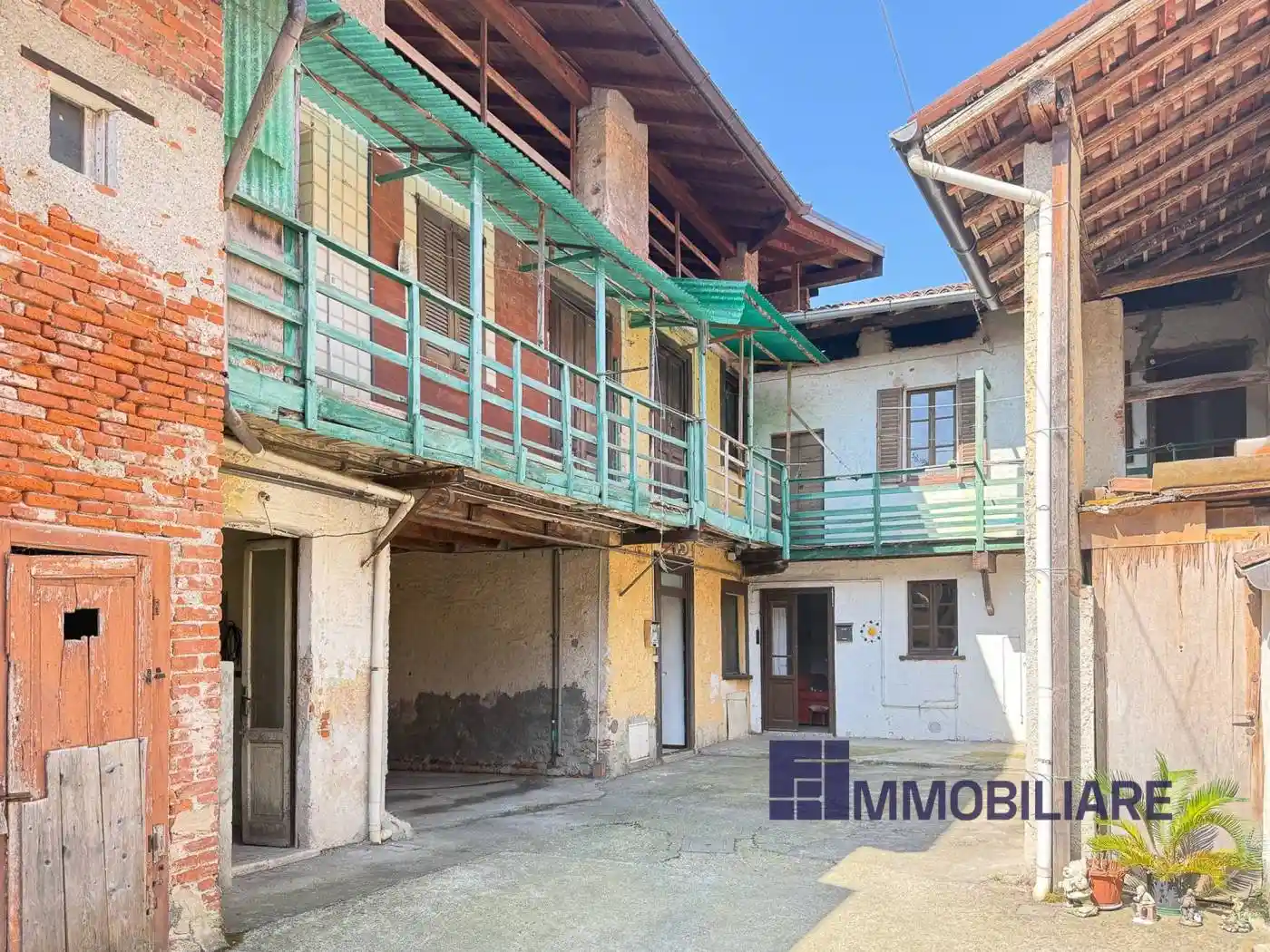 Casa indipendente in vendita a Angera