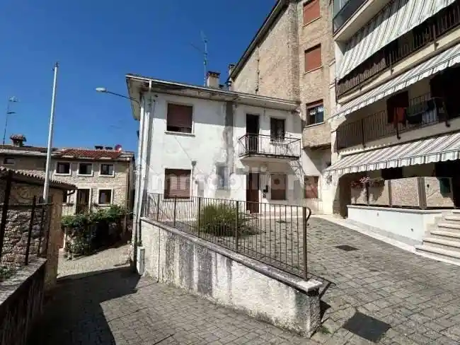 Casa indipendente in vendita a Cerro Veronese