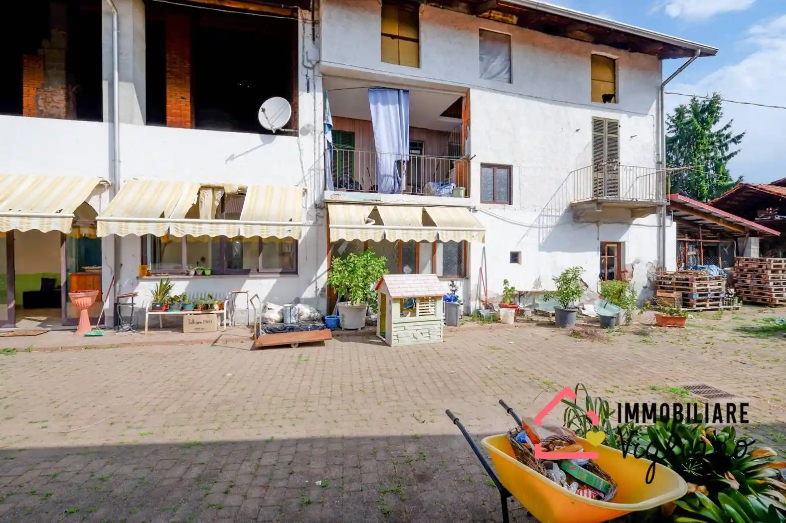 Casa indipendente in vendita a Vigliano Biellese