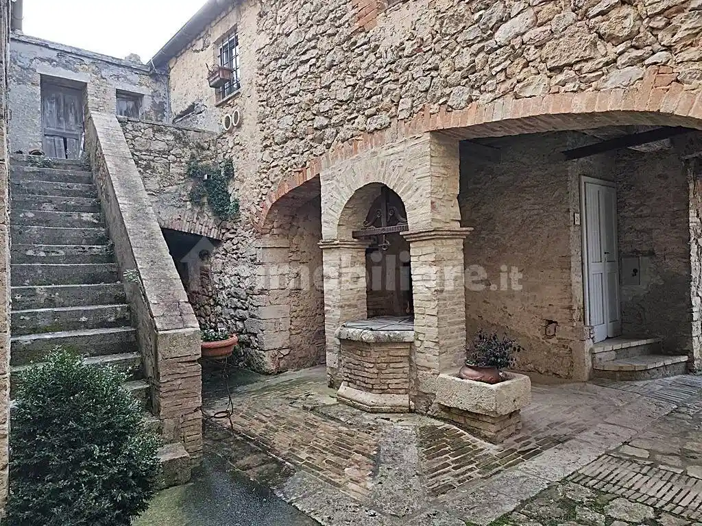 Casa indipendente in vendita a Baschi