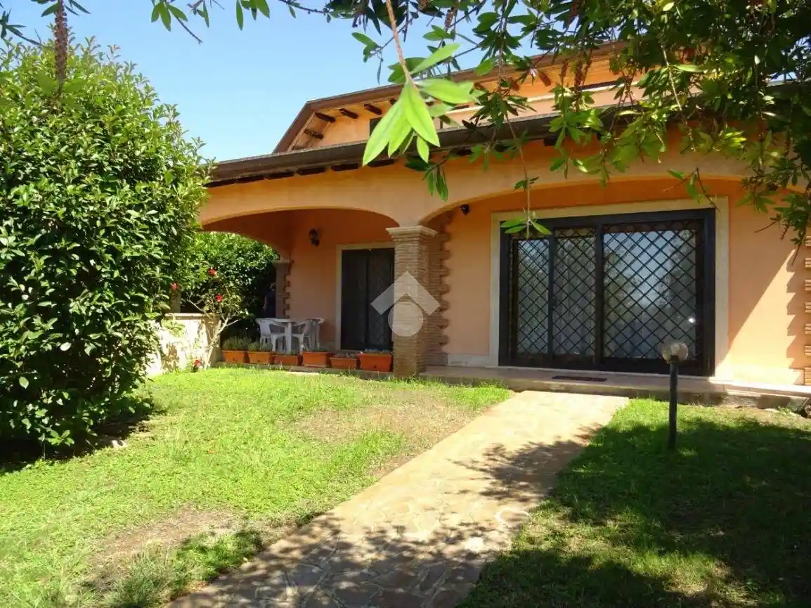 Villa in vendita a Pomezia