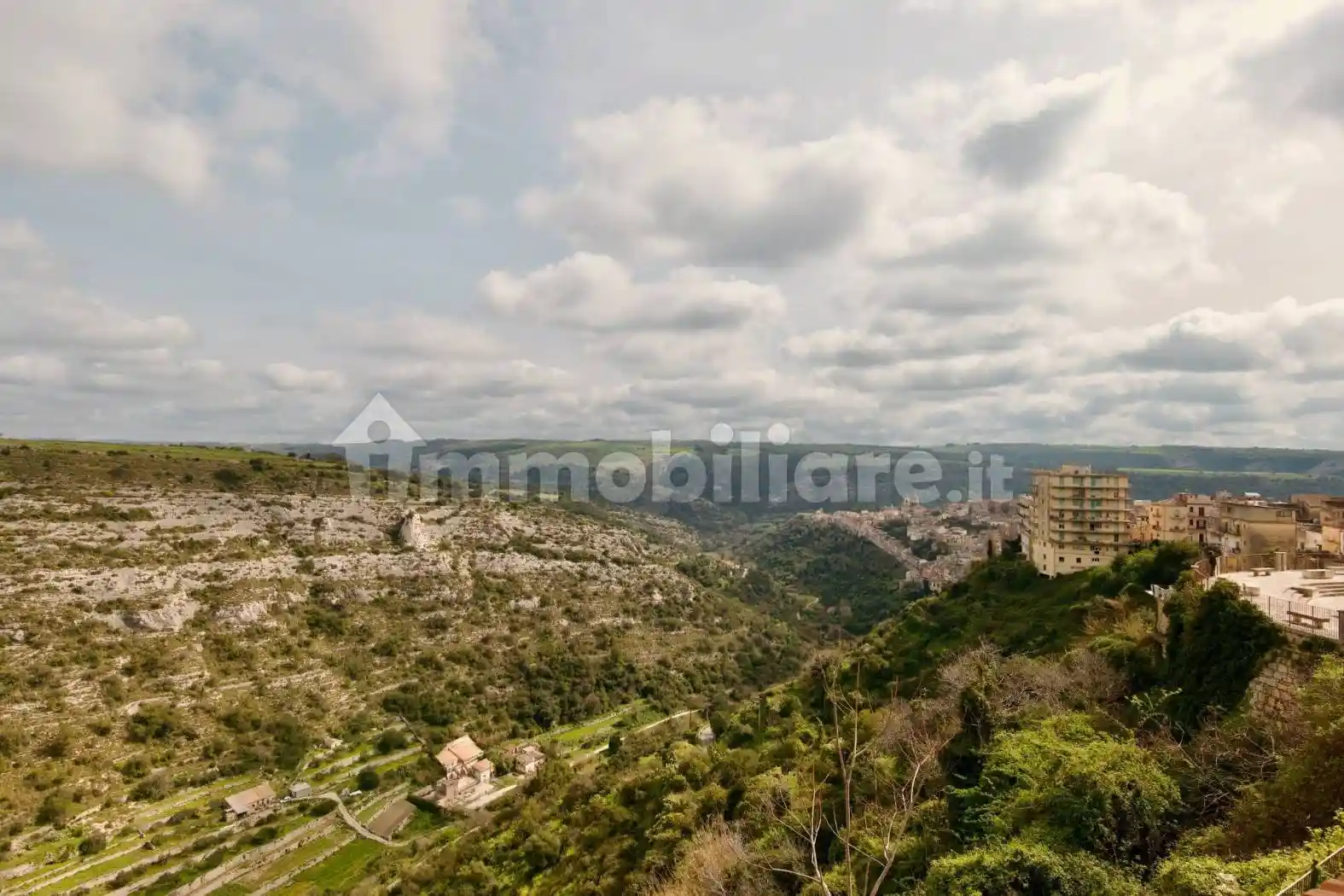 Casa indipendente in affitto a Ragusa