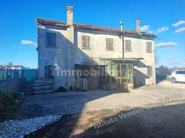 Palazzo - Stabile in vendita a Stanghella