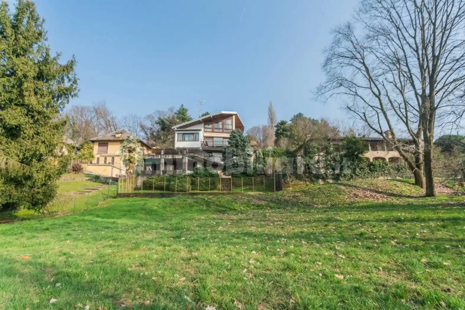 Villa in vendita a Buguggiate