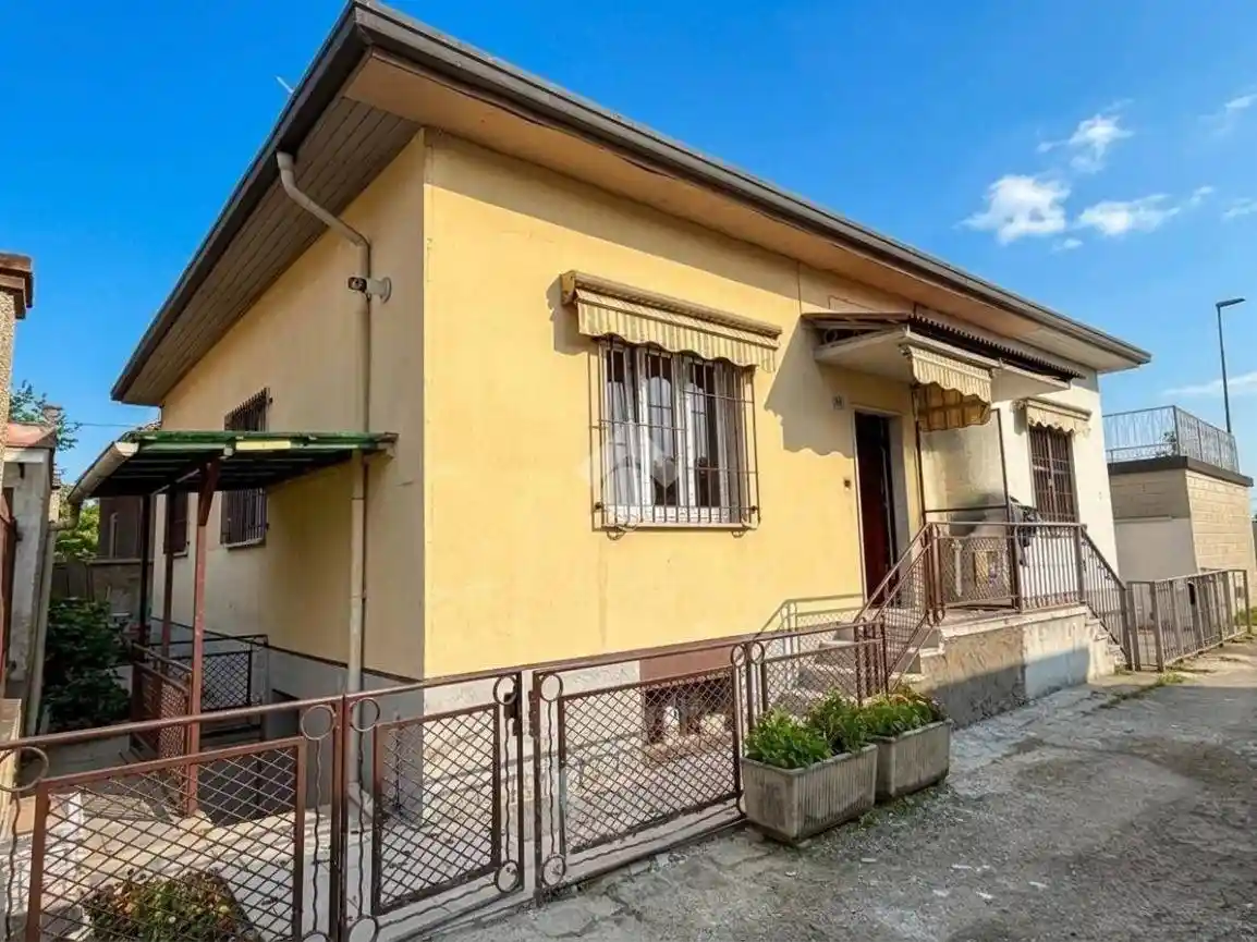 Villa in vendita a Pessano con Bornago