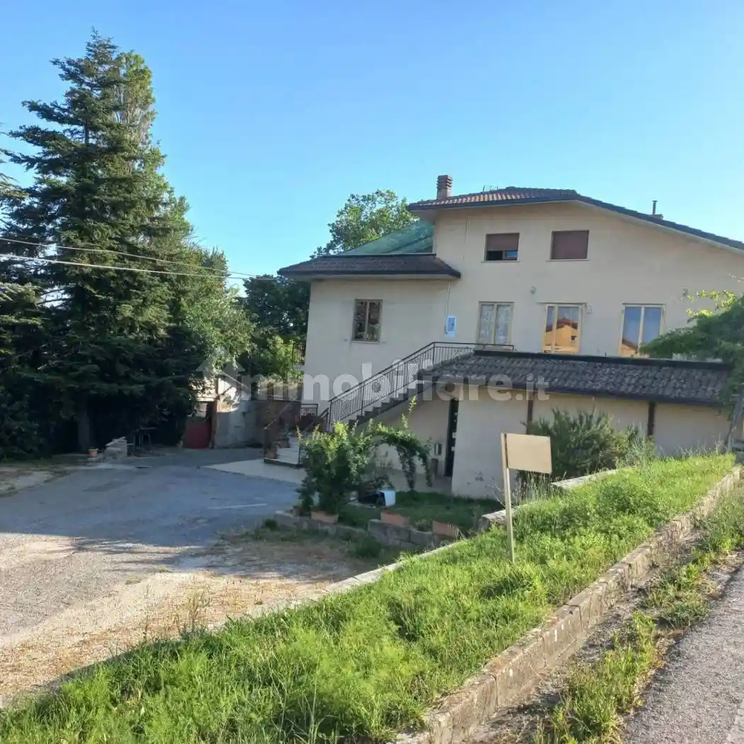 Palazzo - Edificio in vendita a Fratte Rosa