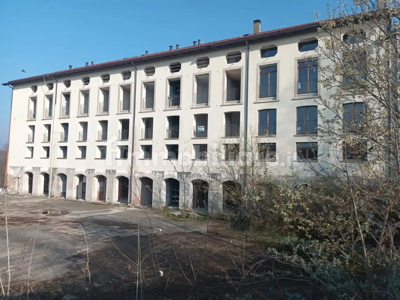 Palazzo - Edificio in vendita a Garbagnate Monastero