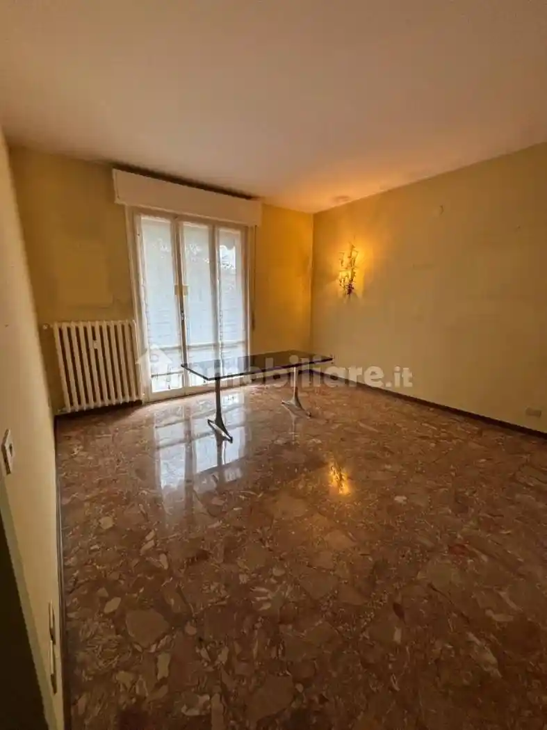 Palazzo - Edificio in vendita a Parma