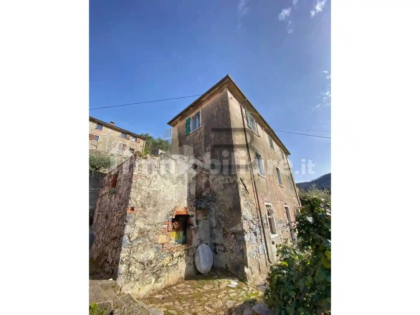 Casa indipendente in vendita a Carrara