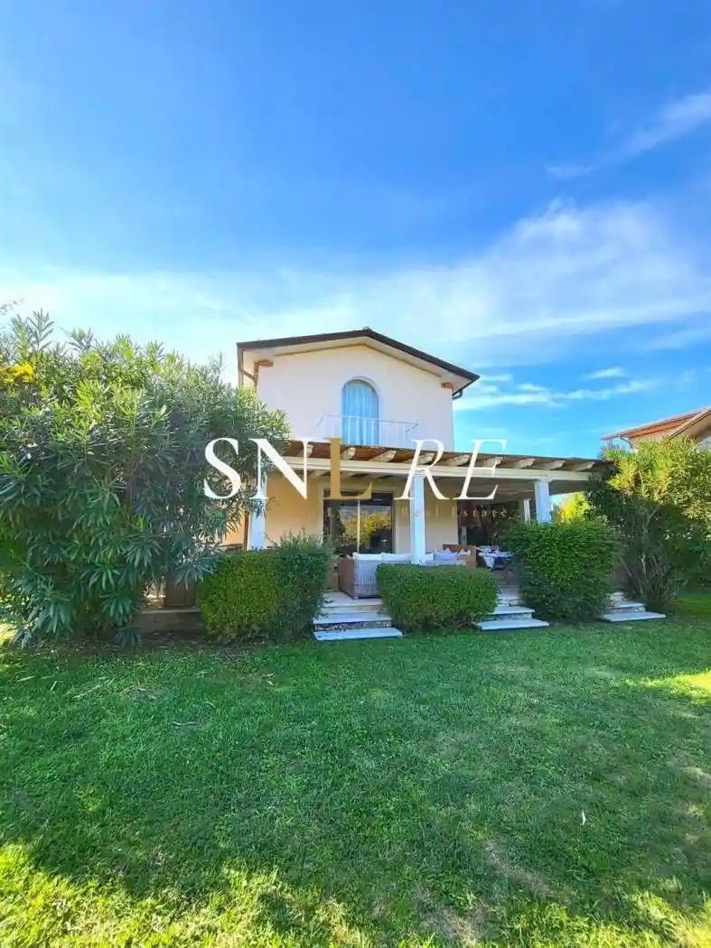 Casa indipendente in vendita a Forte dei Marmi