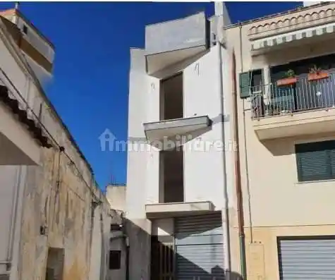 Palazzo - Stabile in vendita a Laterza