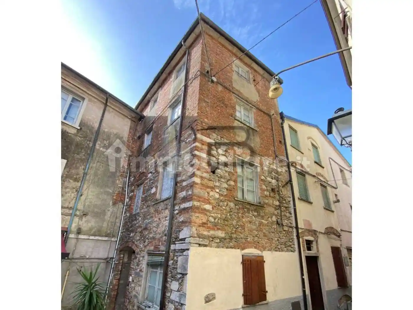 Casa indipendente in vendita a Carrara