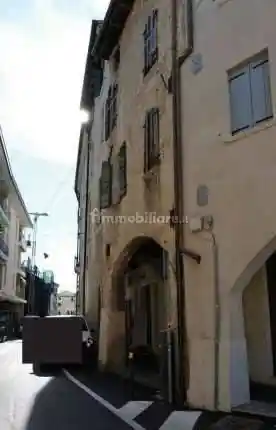 Palazzo - Stabile in vendita a Treviso