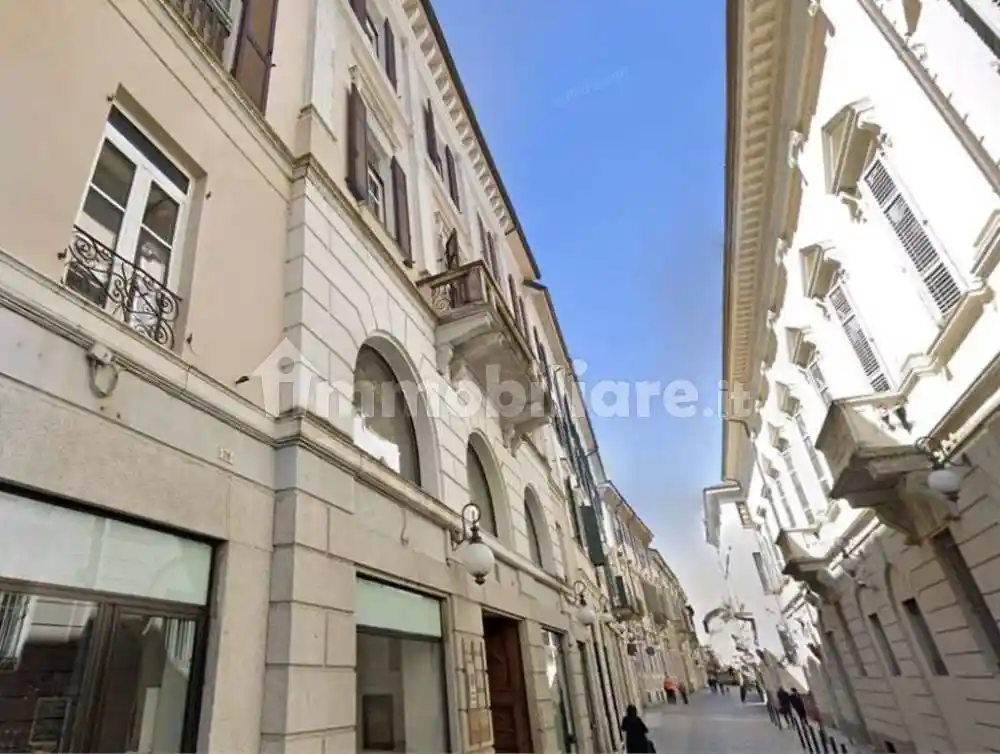 Appartamento in vendita a Novara