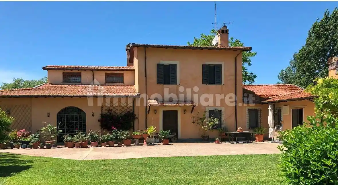 Villa in vendita a Montopoli di Sabina