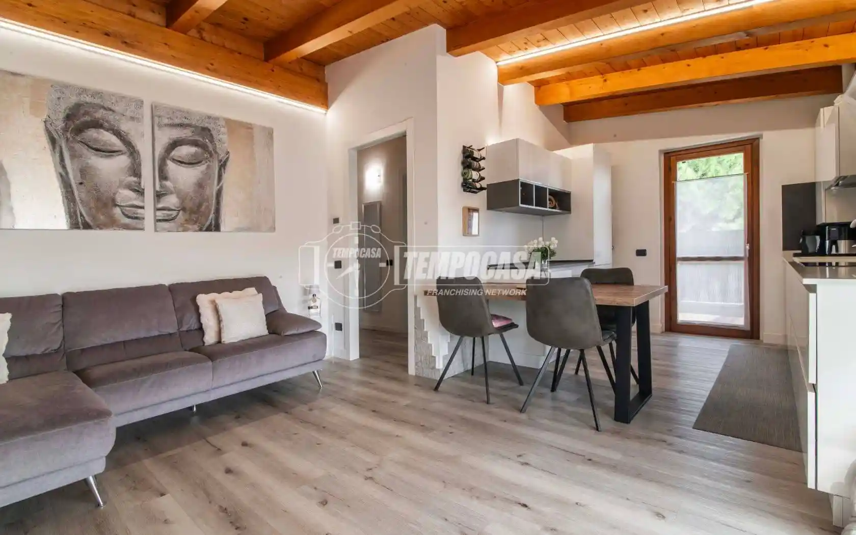 Appartamento in vendita a Locate Varesino