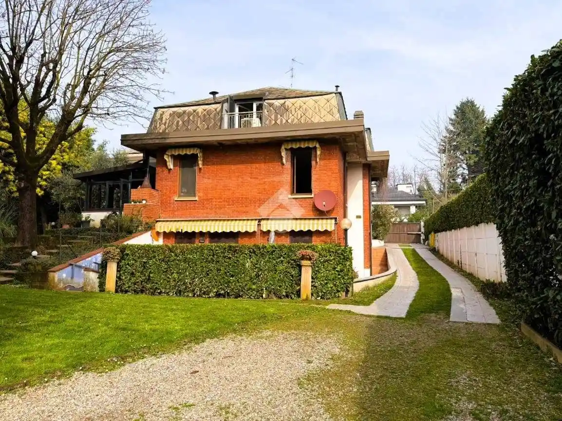 Villa in vendita a Lesmo