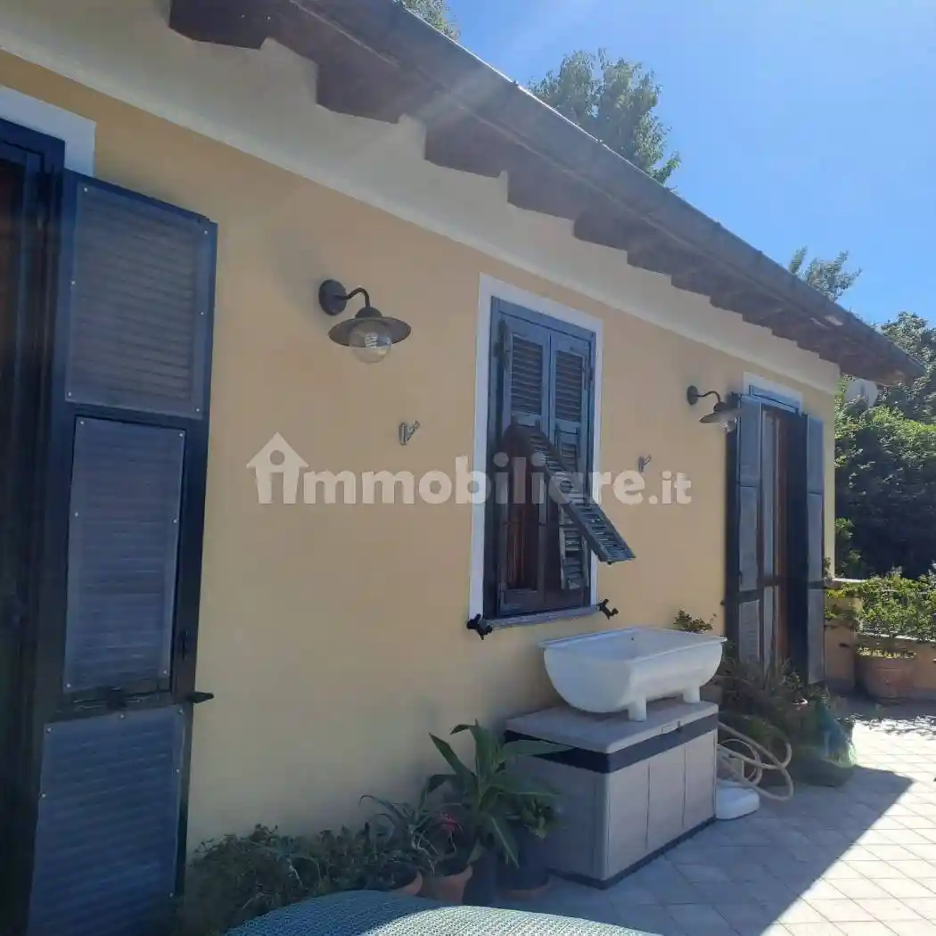 Villa in vendita a Avegno