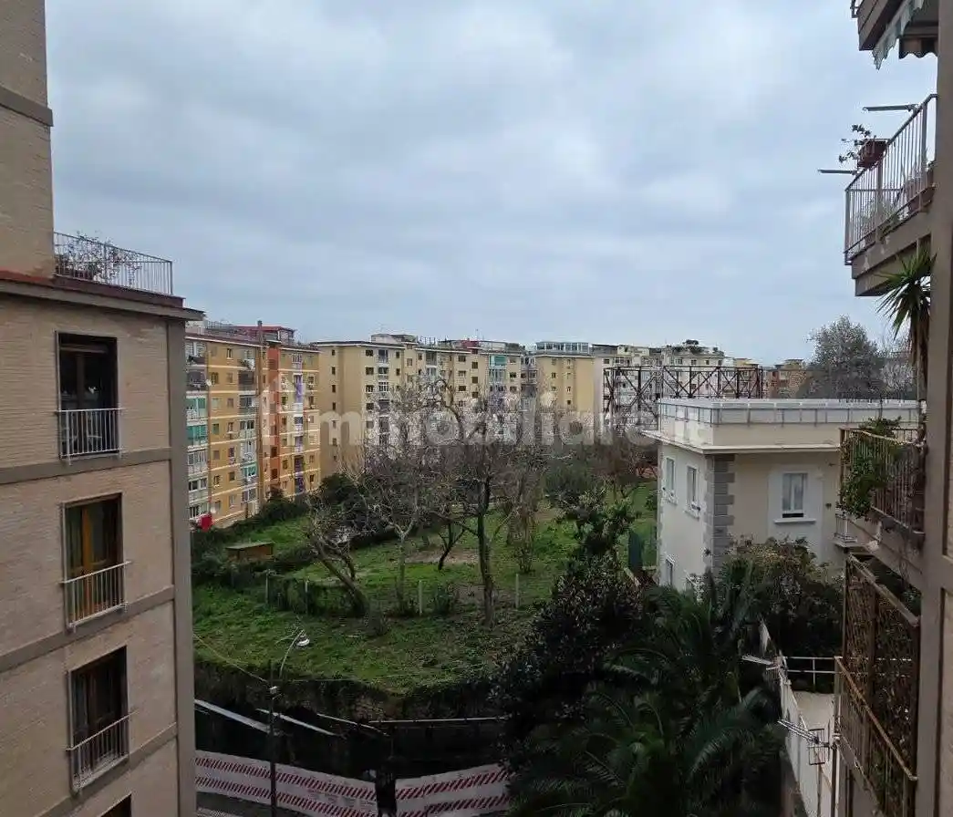 Appartamento in vendita a Napoli