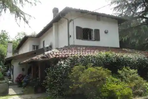 Villa in vendita a Angera