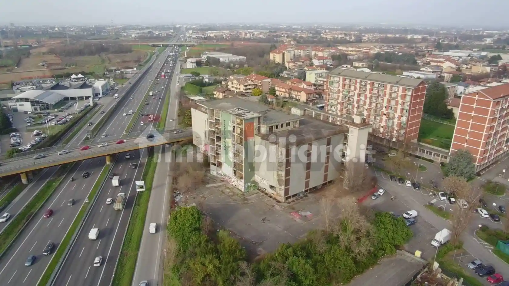 Palazzo - Edificio in vendita a Desio