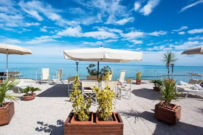 Palazzo - Edificio in vendita a Gabicce Mare