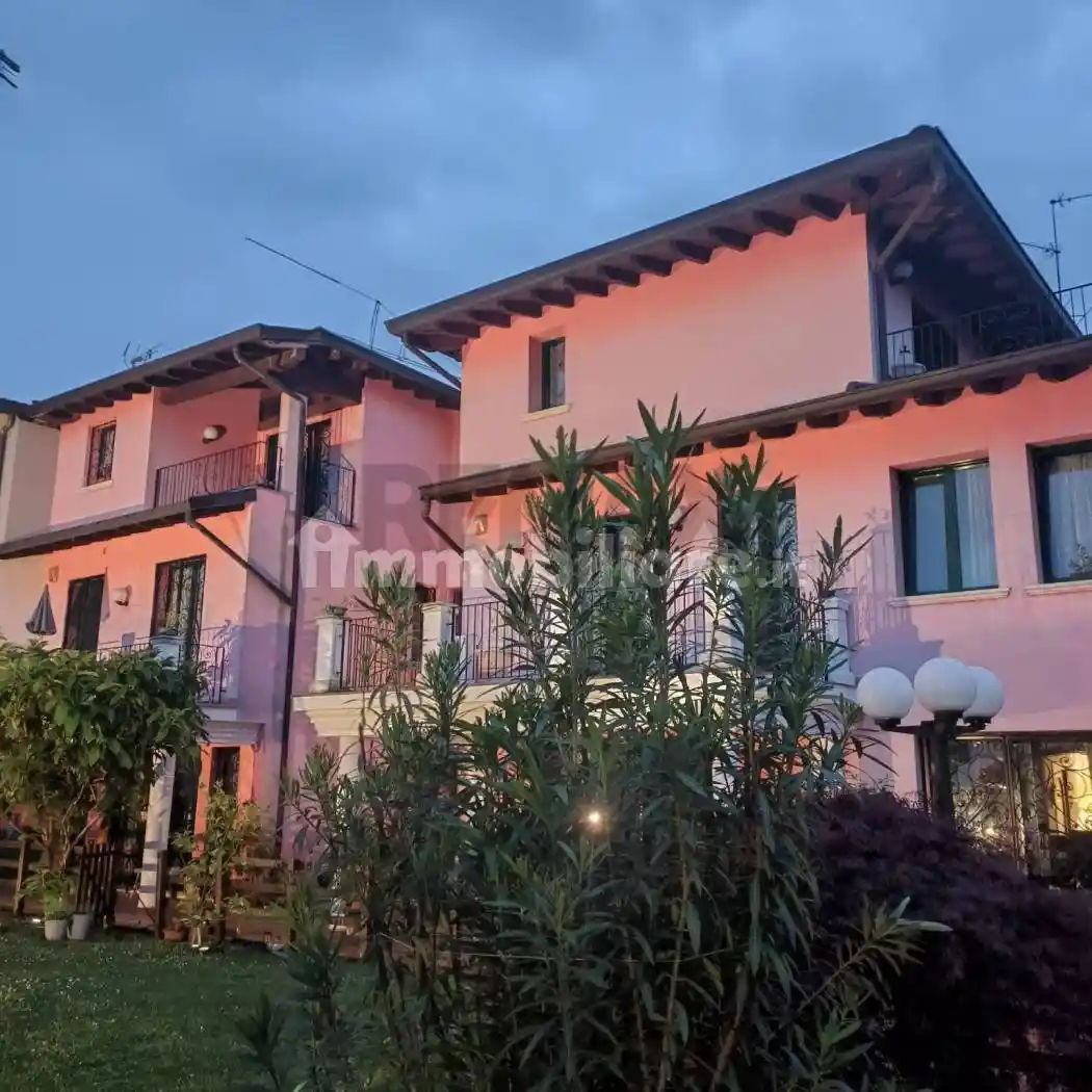 Villa in vendita a Bernareggio
