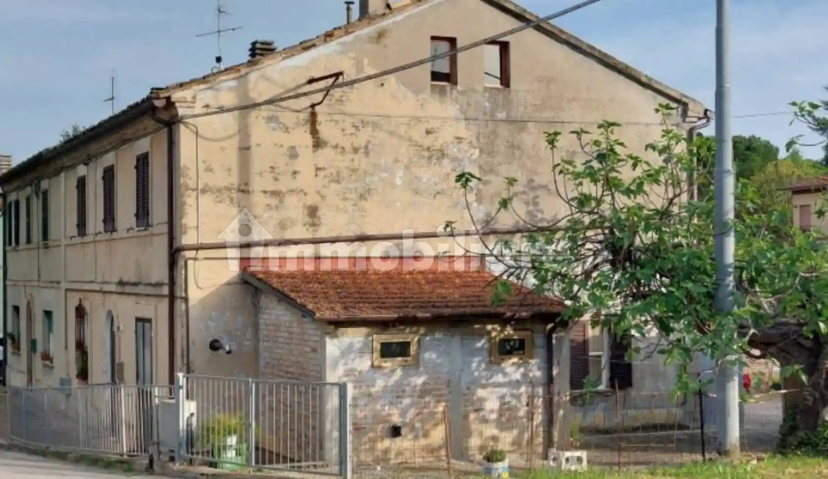 Palazzo - Stabile in vendita a Mondavio