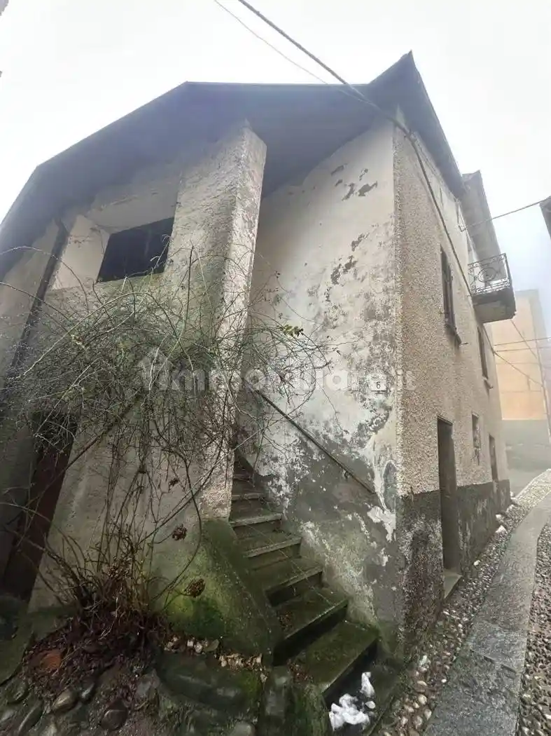 Casa indipendente in vendita a Dernice