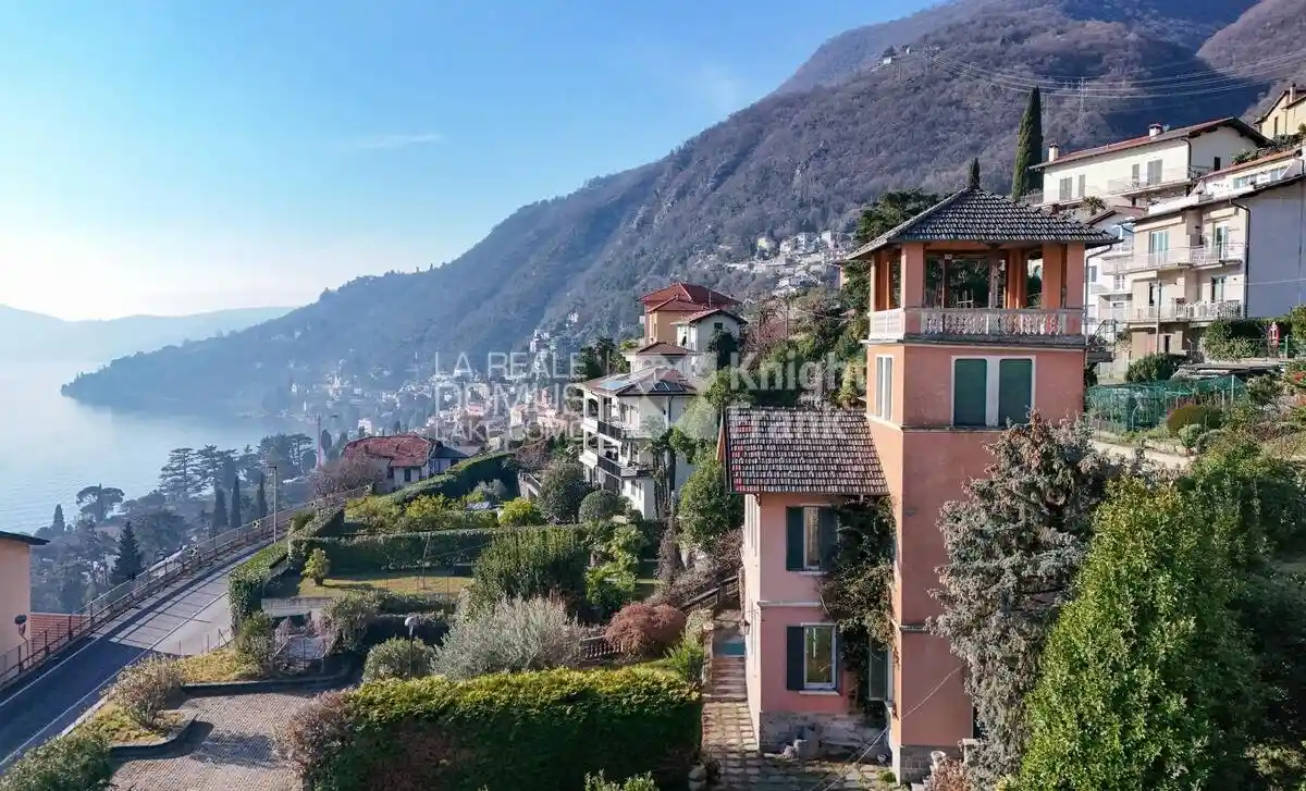 Villa in vendita a Moltrasio