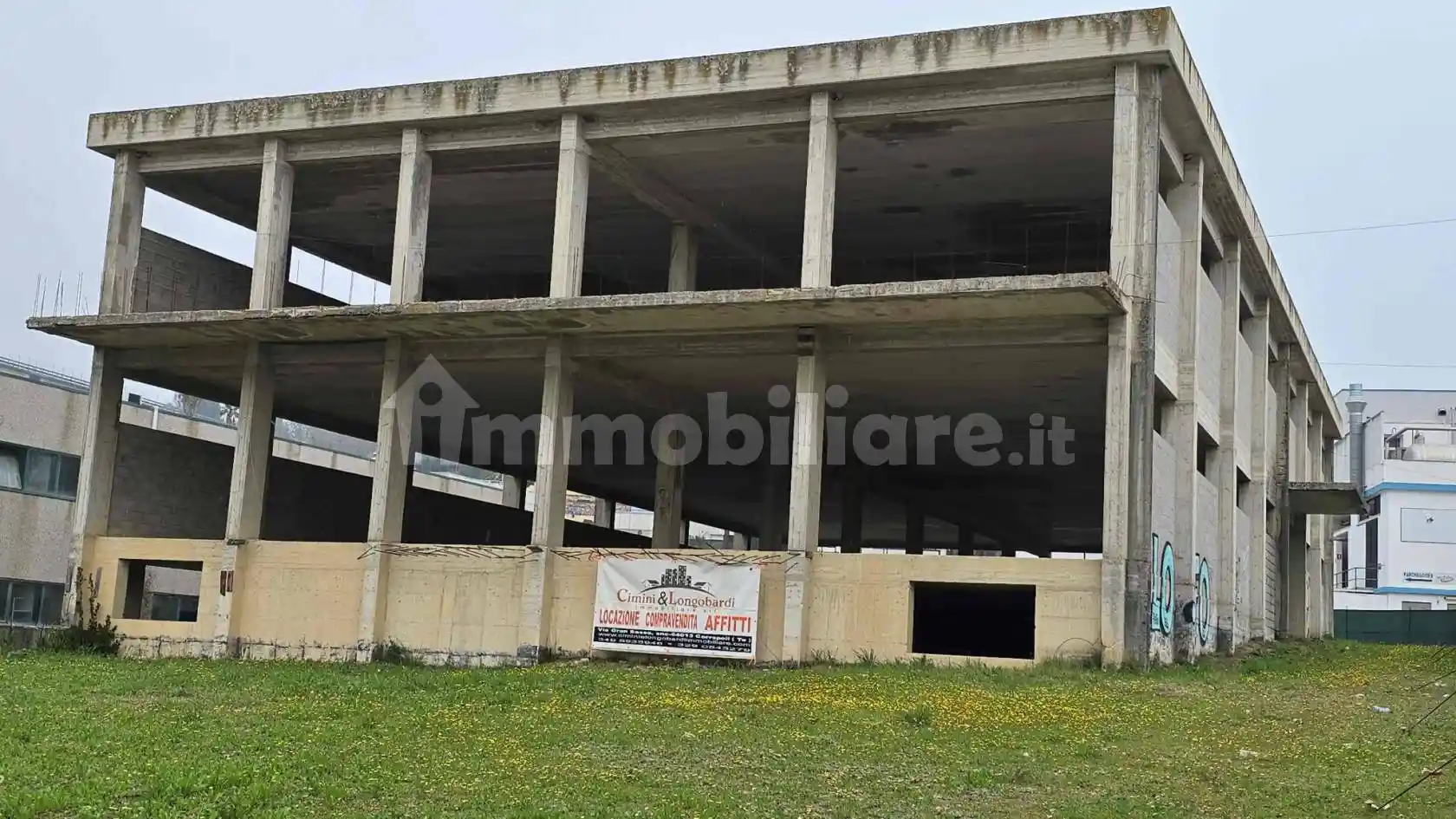 Palazzo - Edificio in vendita a Tortoreto
