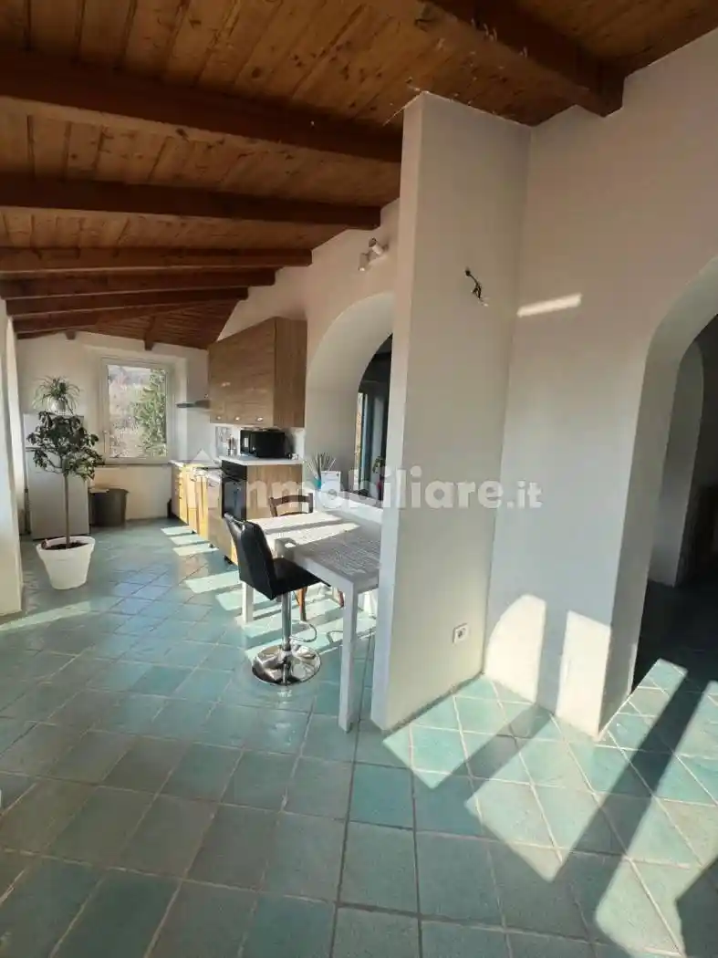 Villa in affitto a Brusimpiano