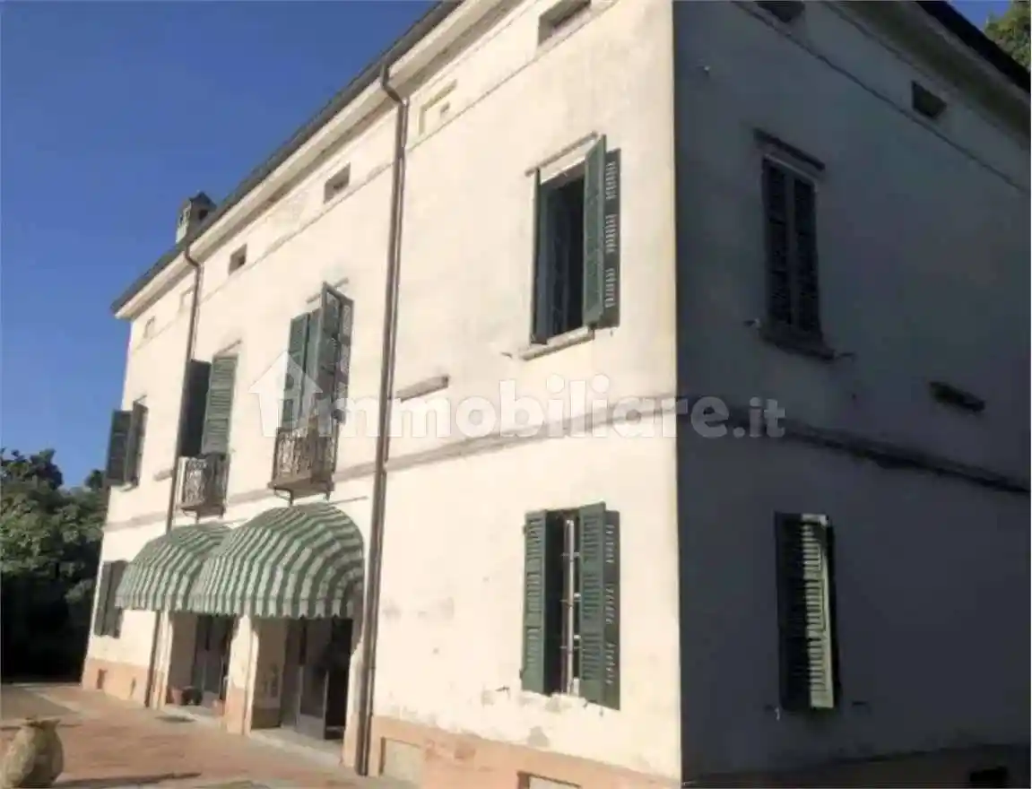 Villa in vendita a Parma
