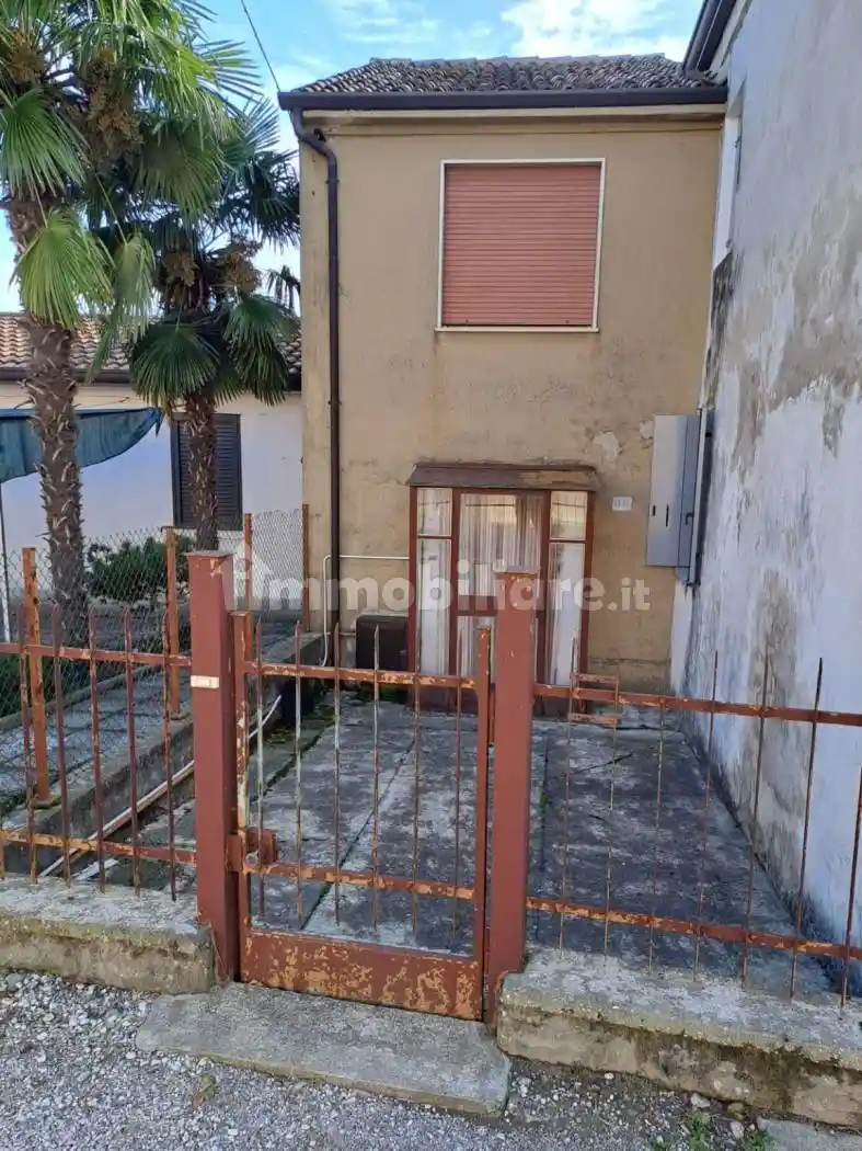 Casa indipendente in affitto a Adria
