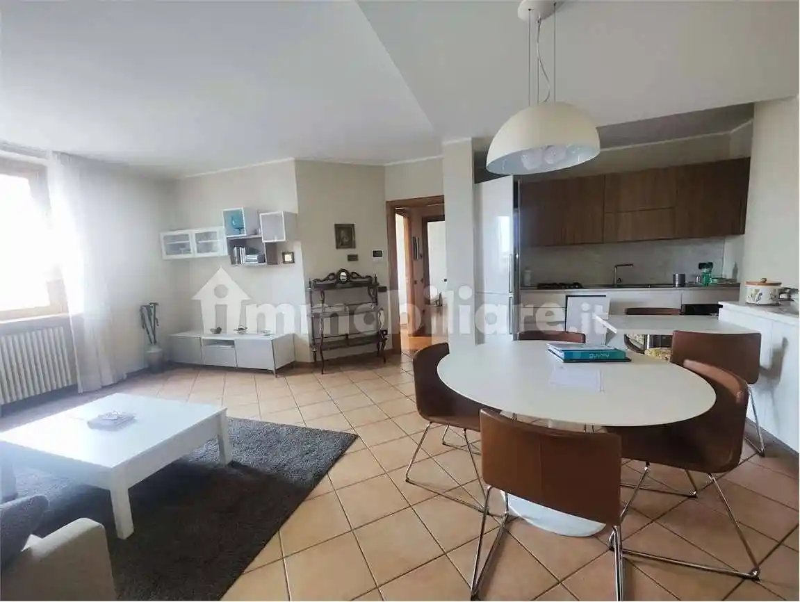 Appartamento in vendita a Barzanò