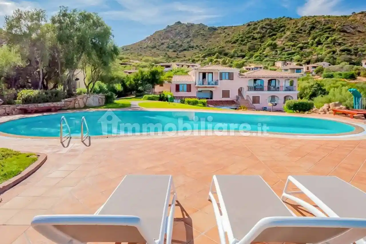 Palazzo - Edificio in vendita a San Teodoro