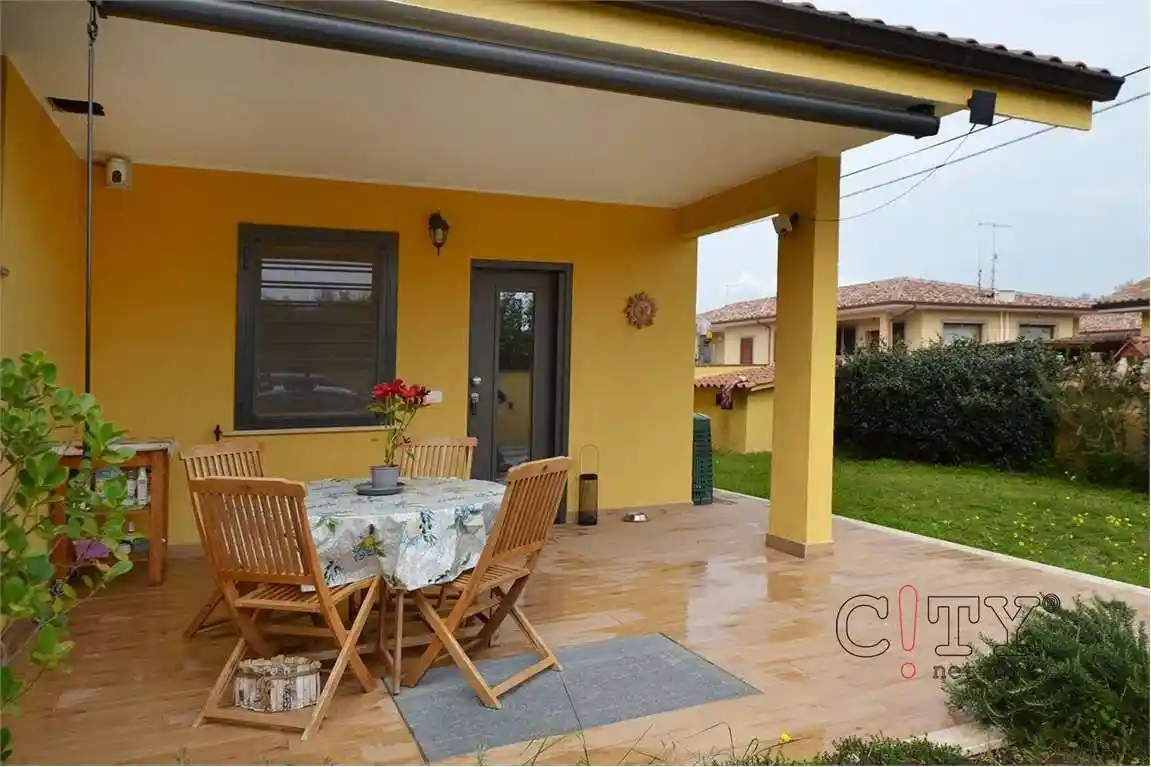 Villetta a schiera in vendita a Pomezia