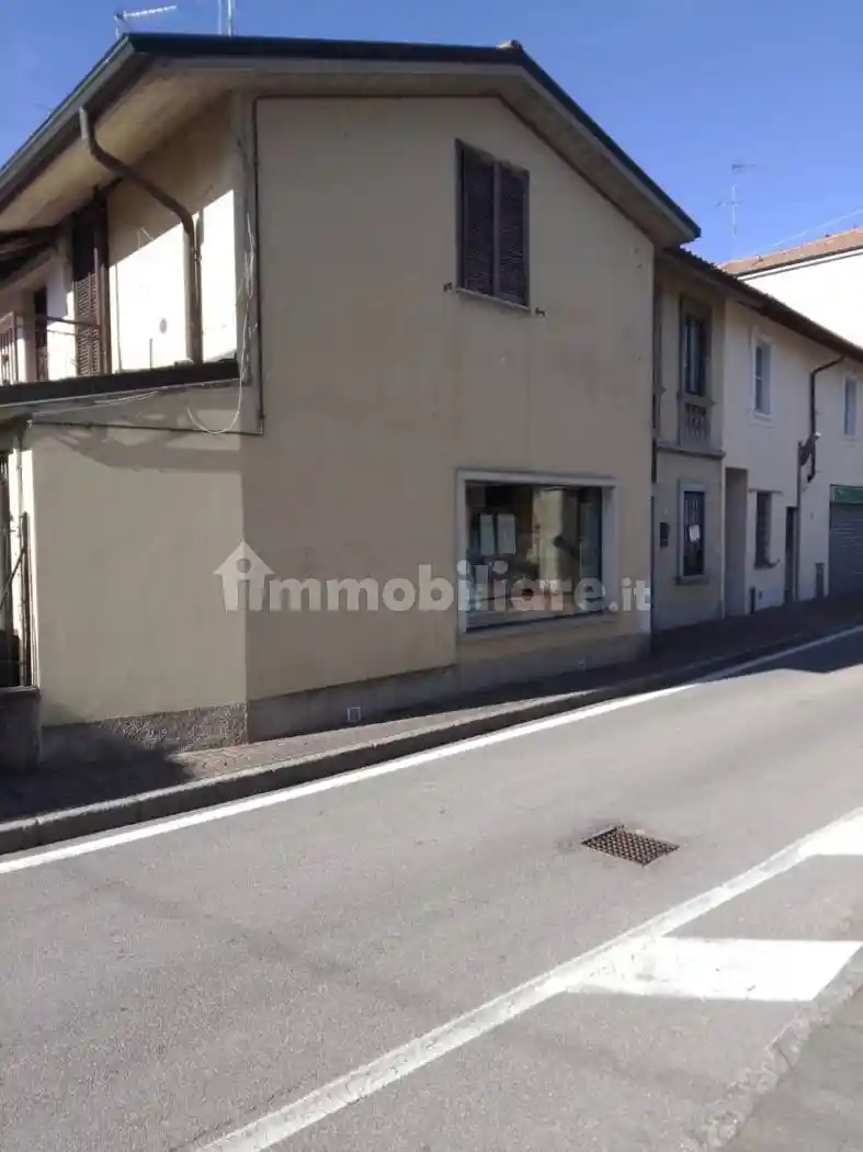 Casa indipendente in vendita a Vernate