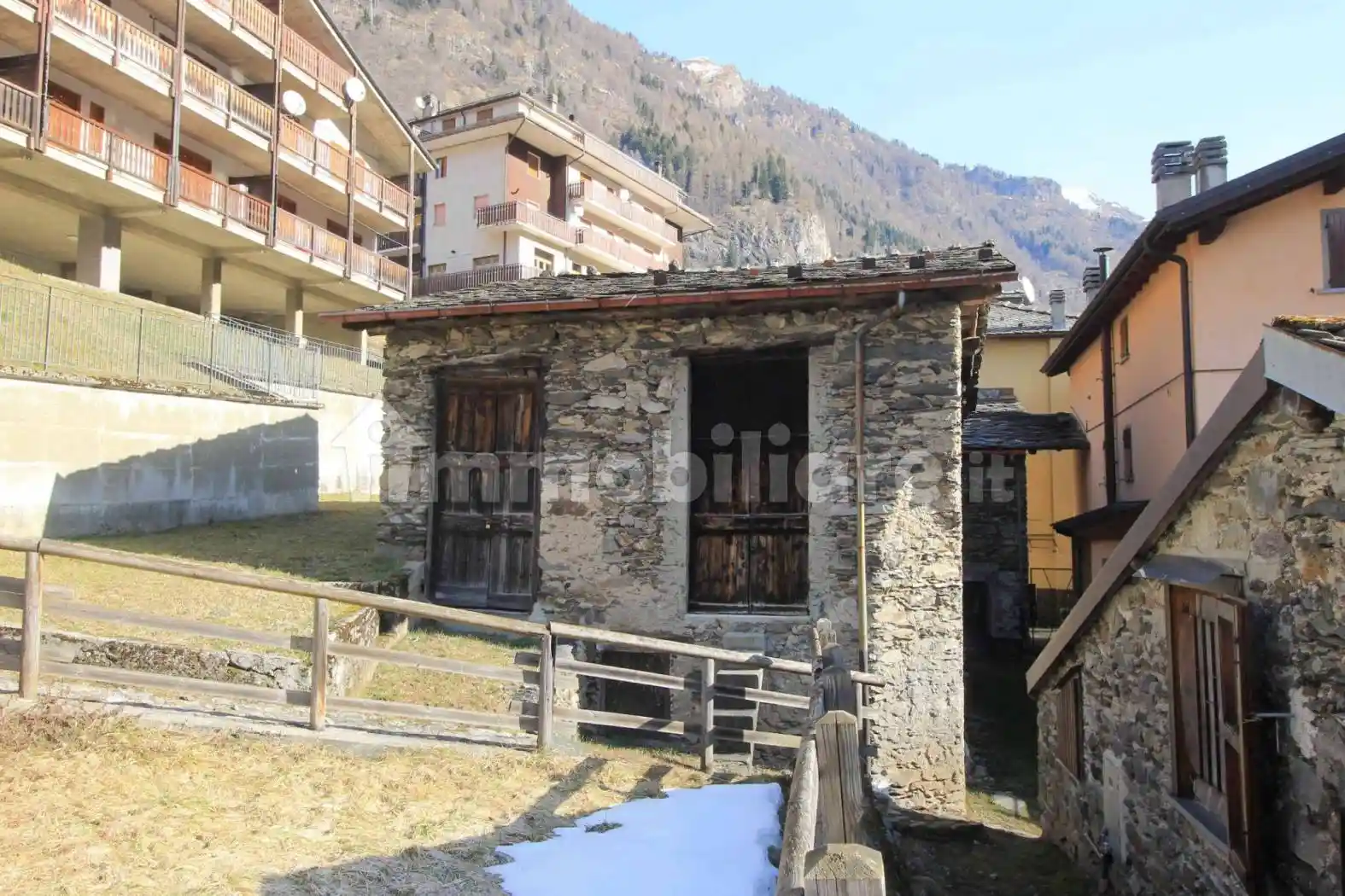 Rustico - Casale in vendita a Carona