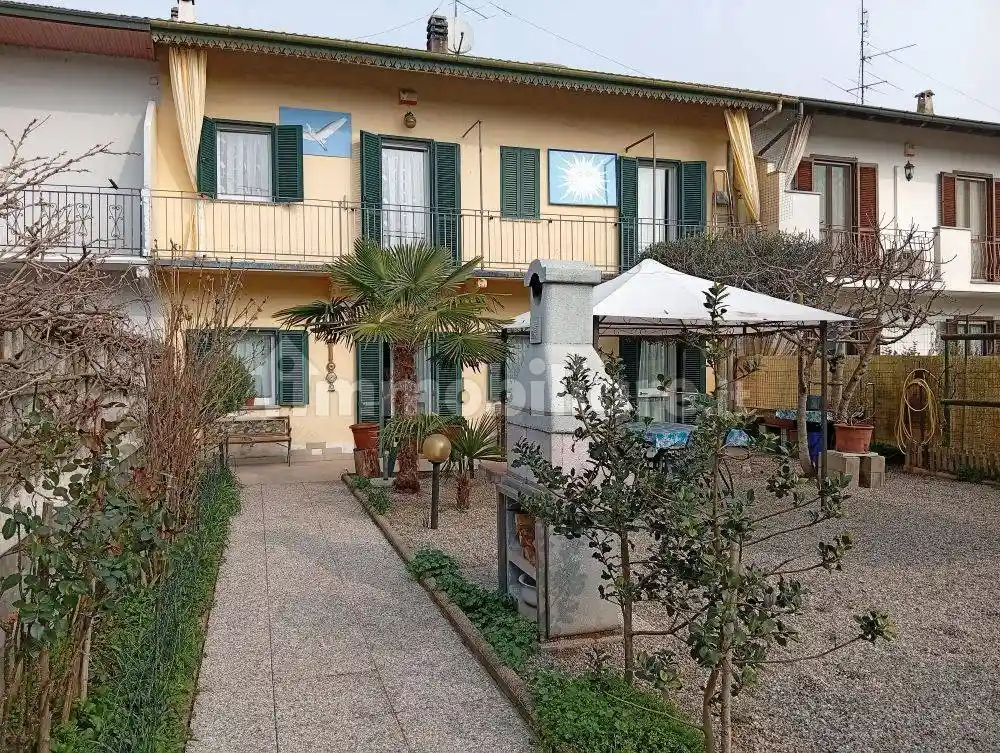 Villa in vendita a Borgolavezzaro