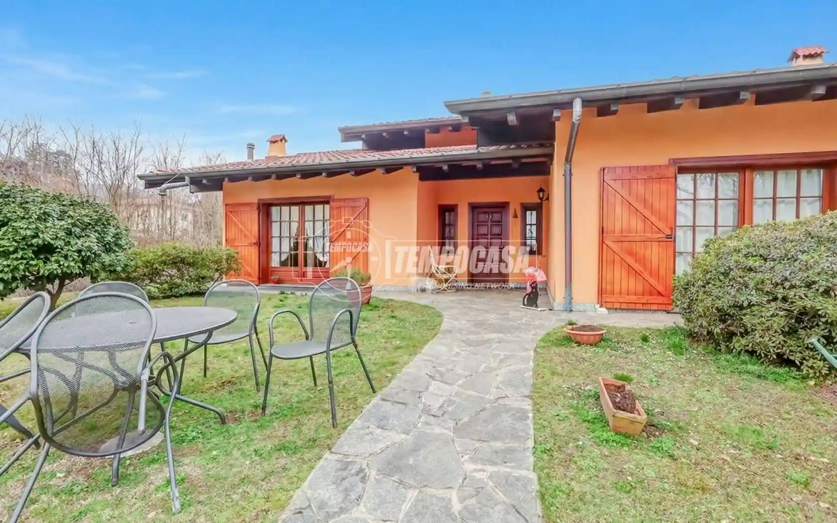 Villa in vendita a Comabbio