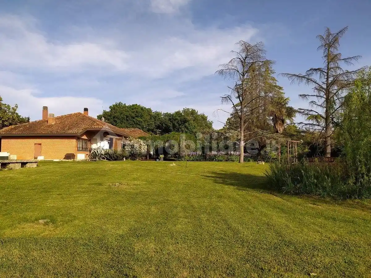 Villa in vendita a Tuoro sul Trasimeno
