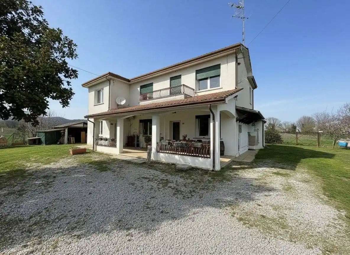 Casa indipendente in vendita a Due Carrare