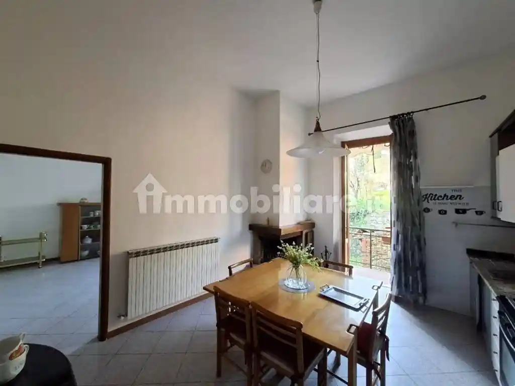 Appartamento in vendita a Bucine